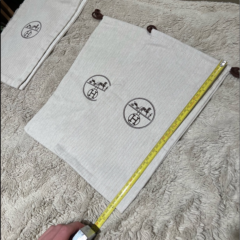 6 slimmer Hermes dust covers